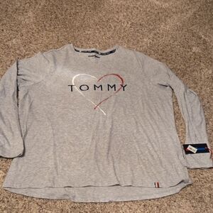 Tommy Hilfiger NWT Gray Long Sleeve Tee with Heart Design Sz 1X